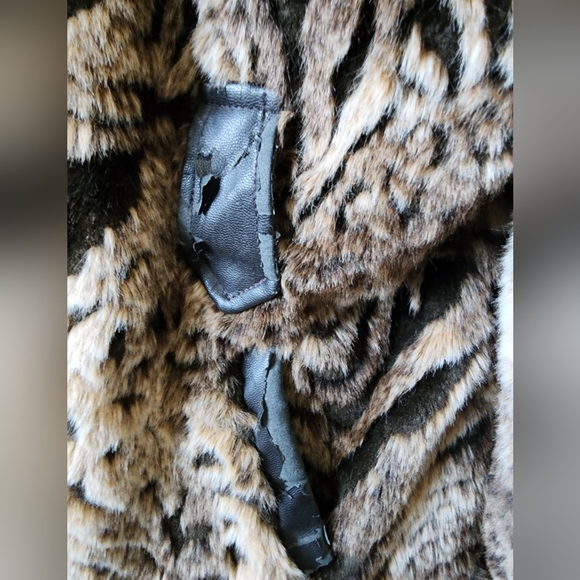 Steve Madden Women's Animal Print Coat with Button Magnetic Snaps Size Large - Picture 4 of 12